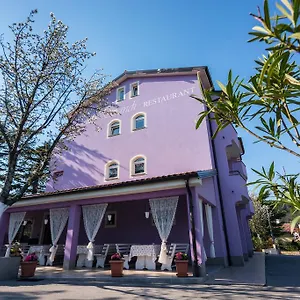 Sandi - Free Parking Cavle